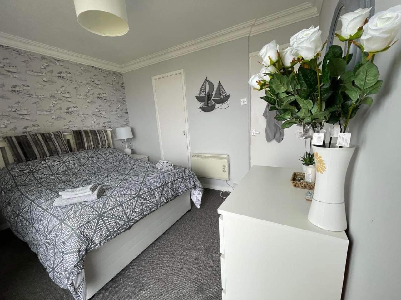 Villa Sea View 3-Bed Heated Pool Eat Bar Kids Park Lowestoft Exterior foto